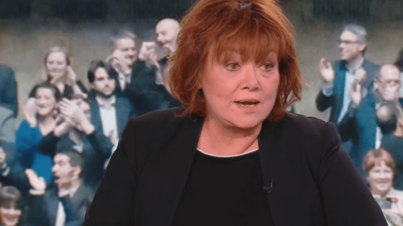 Rejet projet de loi immigration : conséquences pour l’exécutif – Analyse de Nathalie Saint-Cricq Vote de rejet du projet de loi immigration : quelles conséquences pour l'exécutif ?
Présente sur le plateau du 20 Heures, lundi 11 décembre, l'éditorialiste politique de France Télévisions Nathalie Saint-Cricq revient sur l'adoption à l'Assemblée nationale de la motion de rejet du projet de loi sur l'immigration, et sur ses conséquences au sommet de l'État.