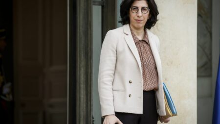 "Ma détermination est totale" : la ministre de la Culture, Rima Abdul Malak, dément avoir pensé à démissionner après le vote du projet de loi immigration
          Dans un long message posté sur Instagram, elle réaffirme son soutien au président de la République et à la Première ministre, à la suite de l'adoption du texte controversé.