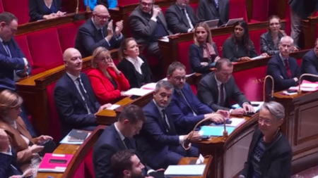 Semaine décisive pour le gouvernement: Avenir de la loi Immigration entre les mains des députés Loi immigration : la semaine de tous les dangers pour le gouvernement
L’avenir de la loi immigration sera décidée, lundi 18 décembre, entre les mains des députés et sénateurs de la commission mixte paritaire. Dimanche soir, Elisabeth Borne entame les discussions de la dernière chance avec les Républicains.