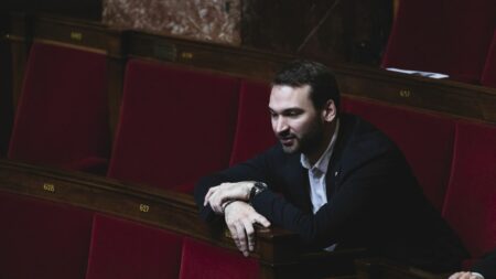 Ugo Bernalicis de LFI sanctionné financièrement à l’Assemblée : perte de 50% d’indemnité Esclandre à l'Assemblée nationale : le député LFI Ugo Bernalicis écope d'une sanction financière alourdie
L'élu est privé de la moitié de son indemnité parlementaire pendant un mois.