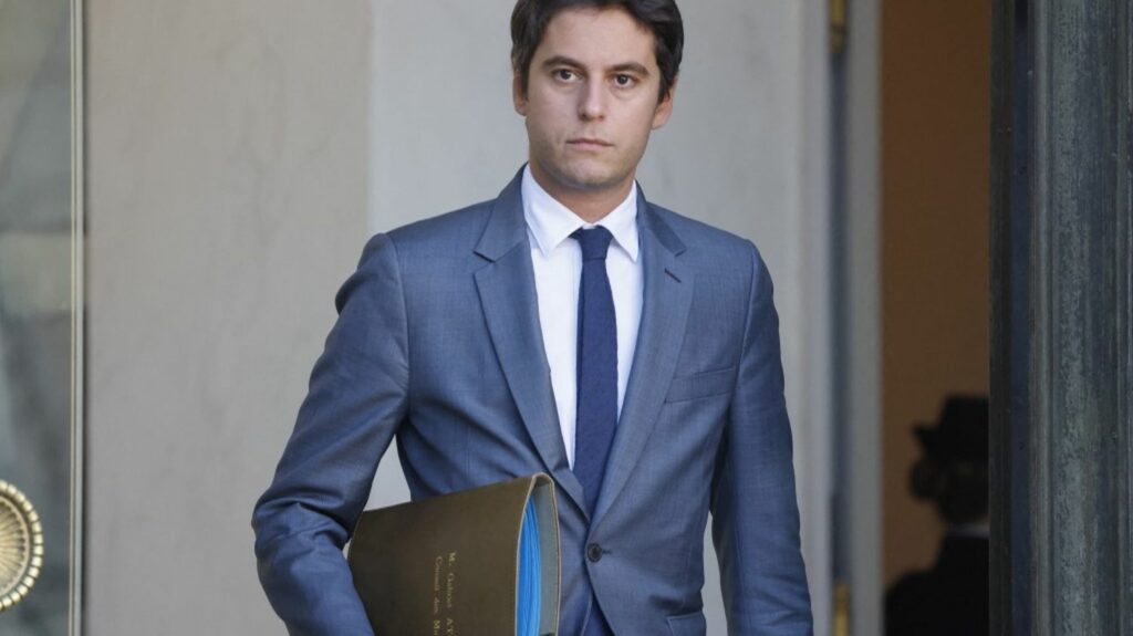"Il y a une urgence nationale" à rehausser le niveau des élèves, estime le ministre de l'Education, qui a dévoilé son plan pour un "choc des savoirs"
          Le ministre de l'Education a présenté des mesures pour rehausser le niveau des élèves, en baisse selon la dernière enquête Pisa.