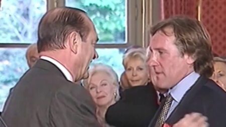Gérard Depardieu accusé de violences sexuelles : vers un retrait de sa Légion d'honneur ?
          Suite aux propos tenus par l'acteur dans le reportage du magazine Complément d'enquête, la ministre de la Culture, Rima Abdul-Malak, a annoncé qu'une procédure allait avoir lieu pour déterminer s'il allait pouvoir conserver sa légion d'honneur.