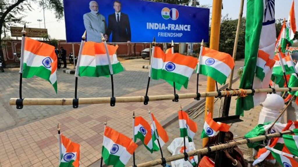 Sécurité, défense... Ces "piliers" au coeur des enjeux de cette nouvelle visite d'Emmanuel Macron en Inde
          Invité de Narendra Modi, le chef de l'Etat français va notamment participé au défilé du "Republic day", l'une des trois fêtes nationales indiennes... sans oublier de parler contrats.