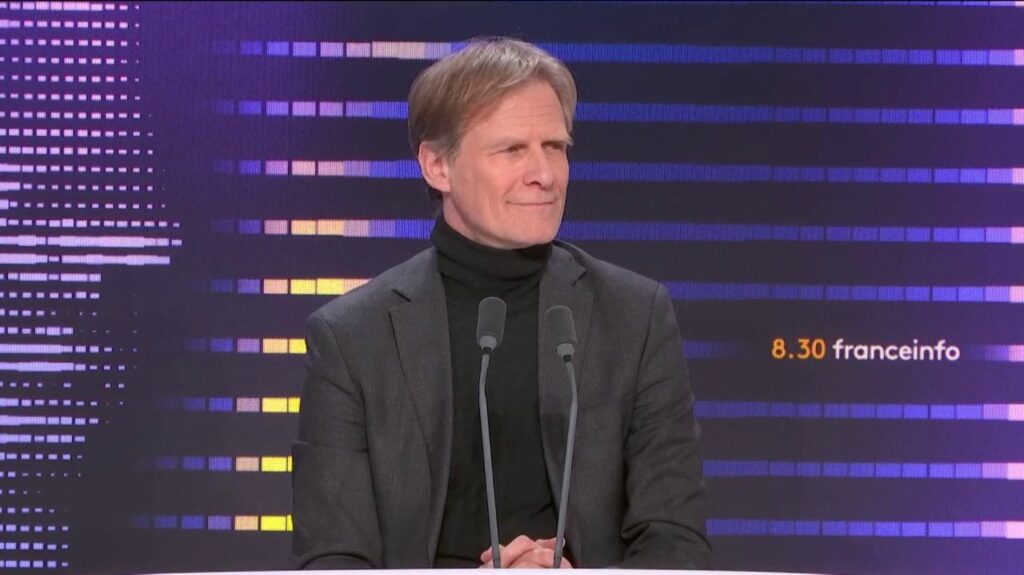 "L'extrême droite est antinomique de la solidarité", fustige Pascal Brice, président de la Fédération des acteurs de la solidarité
          Dans ses vœux 2024, Marine Le Pen s'engage à améliorer "la vie quotidienne des Français". "On peut jouer toutes les banalisations que l'on veut", "il y a des hommes et des femmes qui ne sont pas égaux aux autres" pour le RN, juge la Fédération des acteurs de la solidarité.
