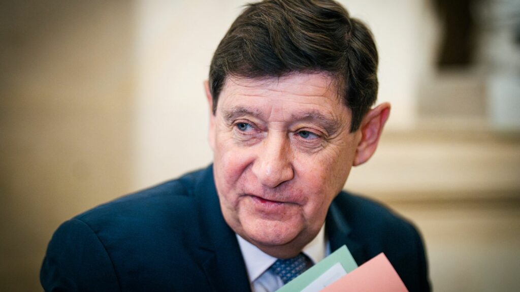 Rapport sur les fédérations sportives : "Je conseille à la ministre de respecter la séparation des pouvoirs", réagit Patrick Kanner
          Pour le sénateur socialiste Patrick Kanner, ancien ministre des Sports, Amélie Oudéa-Castéra ne devrait pas "se défausser" de "ses responsabilités".