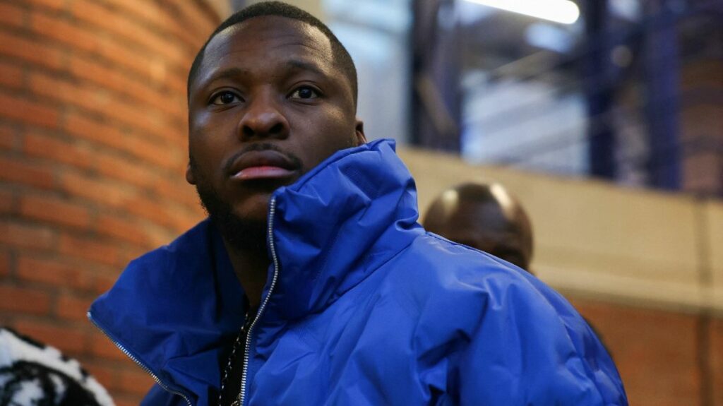 Affaire Théo Luhaka : les vidéos de sa violente interpellation diffusées au deuxième jour du procès
          Trois policiers comparaissent depuis mardi 9 et jusqu'au vendredi 19 janvier devant les assises de Seine-Saint-Denis à Bobigny, dont l'auteur du coup de matraque poursuivi pour "violences volontaires ayant entraîné une infirmité permanente".