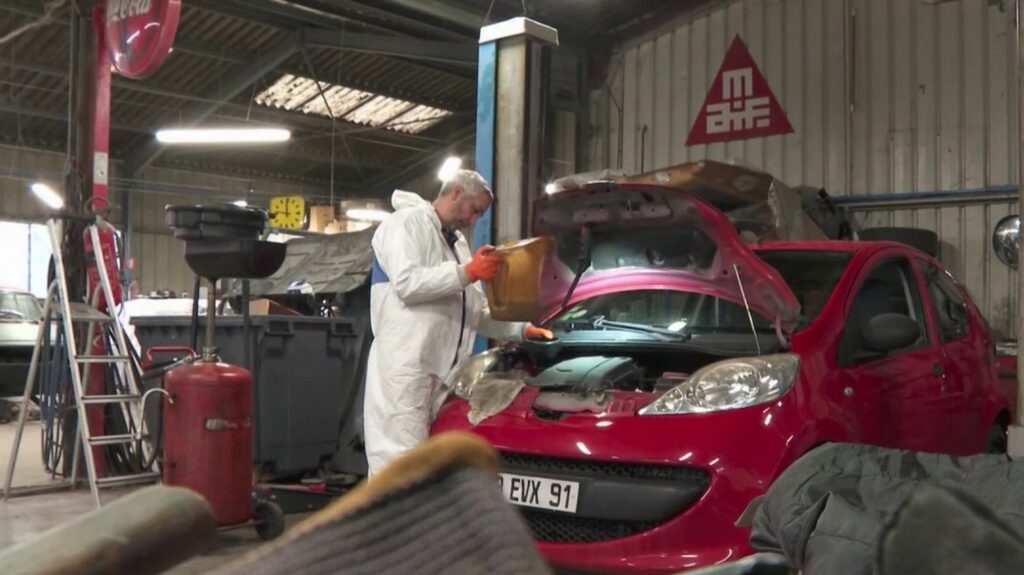 Automobile : comment payer moins cher sa révision chez le garagiste ?
          Les prix des révisions ont augmenté en l'espace d'un an. Pour avoir des prix avantageux, vers quel garagiste faut-il se tourner ?