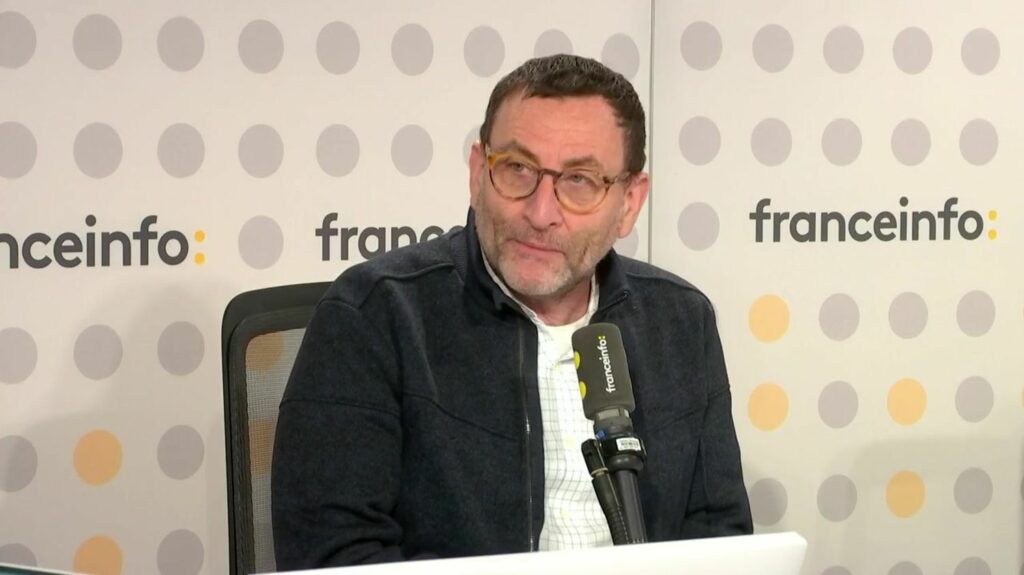 "Le système de santé a surtout besoin d'une réforme", plaide le médecin urgentiste Mathias Wargon
          Le chef des urgences de l'hôpital Delafontaine à Saint-Denis en région parisienne a réagi à la promesse du Premier ministre, samedi, d'investir "32 milliards d'euros supplémentaires" pour le système de santé "dans les cinq ans".