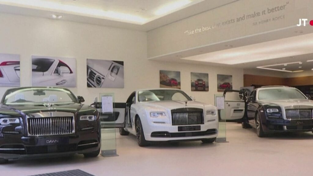 Automobile : chez Rolls-Royce, le luxe ne connaît pas la crise
          Le constructeur automobile Rolls-Royce a enregistré des ventes record l’année dernière.