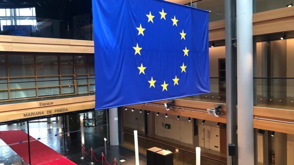 Élections européennes : Stéphane Séjourné nommé au Quai d'Orsay, la majorité recommence à cogiter sur sa tête de liste
          Sa nomination change la donne, le nouveau ministre des Affaires étrangères était pressenti pour mener la liste Renaissance aux élections européennes du 9 juin. Sans candidat naturel pour mener la bataille, les macronistes recherchent donc le bon profil.