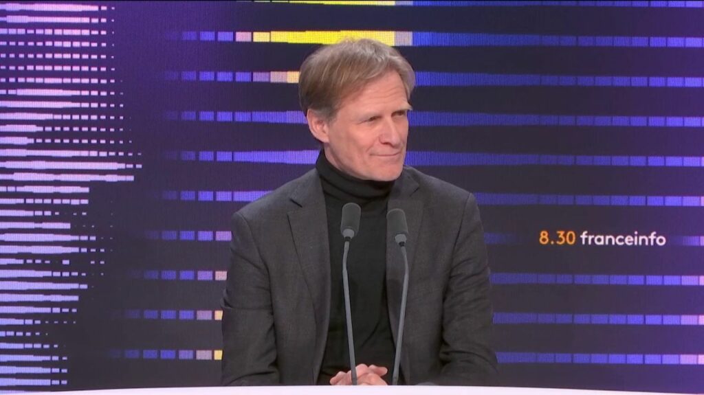 Pauvreté : "Un pays n'est pas fort lorsqu'on fonde sa cohésion sur les pressions des plus faibles", dénonce le président de la Fédération des acteurs de la solidarité
          Depuis lundi, France Travail remplace Pôle emploi. L'objectif du gouvernement est d'atteindre l'"objectif de plein-emploi" mais le président de la Fédération des acteurs de la solidarité dit redouter mardi que cela soit "l'occasion de taper encore un peu plus sur les plus fragiles".