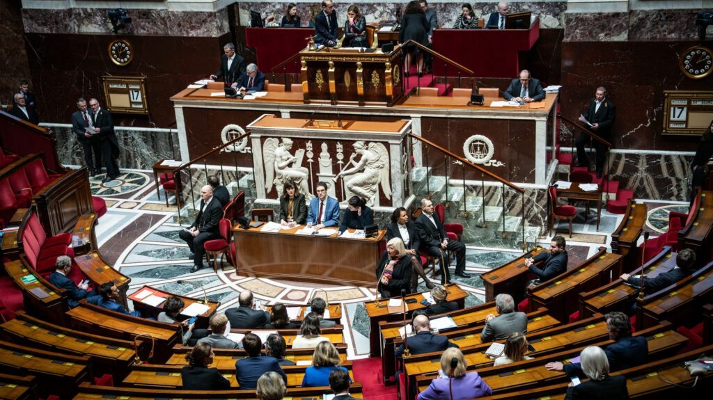 Constitutionnalisation de l'IVG : le vote à l'Assemblée est décalé à mardi prochain
          Si le vote est décalé dans une semaine, les députés entameront bien les débats autour de ce projet de loi constitutionnel mercredi.