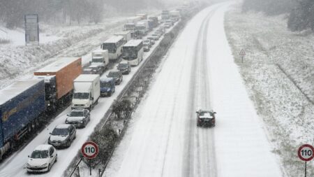 PODCAST. De la neige sur les routes, démission d'Elisabeth Borne et Zaho de Sagazan star des Victoires : ça dit quoi ce 9 janvier ?
          Ce mardi 9 janvier, pour la journée la plus froide de la semaine, des routes ferment et des transports scolaires sont annulés à cause des chutes de neige, un nouveau Premier ministre doit être nommé et Zaho de Sagazan décroche cinq nominations aux Victoires de la musique.