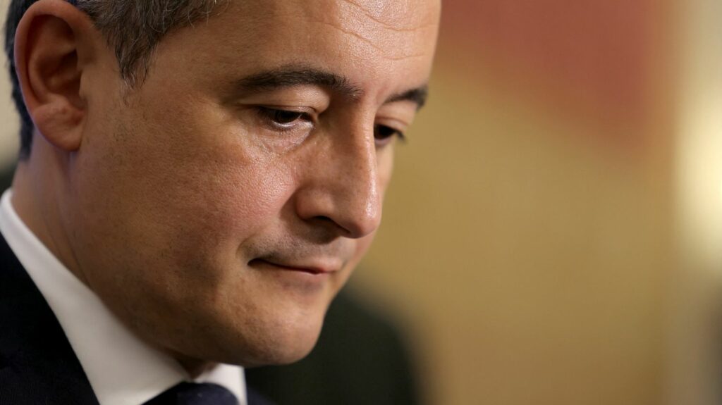 Colère des agriculteurs : ces "lignes rouges" fixées par Gérald Darmanin aux manifestants qui veulent faire le "siège" de Paris
          Après plusieurs jours de mobilisation, plusieurs cortèges arrivent dès la mi-journée autour de Paris et de grandes villes. Le ministre de l'Intérieur appelle à la "modération", mais montre toutefois les muscles.