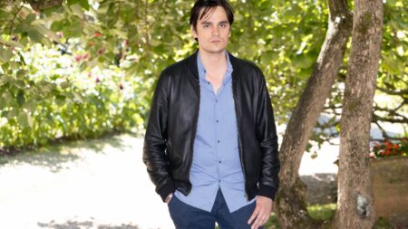 Affaire Delon :  le fils de l'acteur Alain-Fabien a déposé plainte contre sa sœur Anouchka
          L'acteur de 29 ans a déposé sa plainte le 22 décembre à la gendarmerie de Château-Renard (Loiret), selon le parquet.