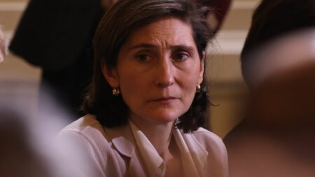 "Dérives" au sein de l'établissement privé Stanislas : la ministre de l'Education Amélie Oudéa-Castéra se dessaisit du dossier portant sur l'école de ses enfants 
    (nouvelle fenêtre)
  
          Mercredi, la ministre avait promis que l'établissement catholique parisien ferait l'objet d'un "plan d'action" à la suite d'un rapport officiel pointant des "dérives" homophobes et sexistes.