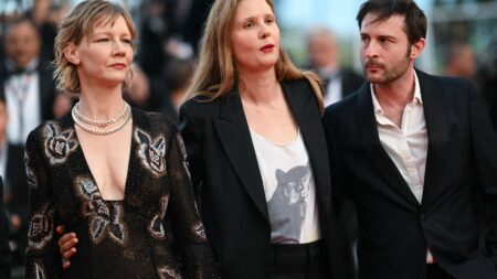 "Anatomie d'une chute" : "Tout ce qui viendra à partir de maintenant sera un pur cadeau", estime le coscénariste Arthur Harari
          Le film réalisé et coécrit par la Française Justine Triet, déjà lauréat de la Palme d'Or au festival de Cannes, est nommé dans cinq catégories aux Oscars.