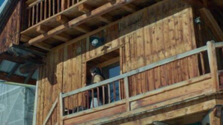 Oscars : le film français "Anatomie d'une chute" nommé dans cinq catégories
          "Anatomie d'une chute", réalisé par Justine Triet, retrace le procès d'une femme accusée d'avoir tué son mari avec pour seuls témoins le garçon malvoyant du couple et leur chien. Le succès du film dépasse les frontières, au point d'être nommé dans cinq catégories aux Oscars.