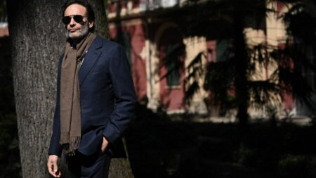Affaire Delon : "Ce n'est pas un problème d'héritage, ni de succession", affirme Anthony Delon
          L'"angoisse" d'Anouchka, "c'est que mon père soit redéfini français, citoyen français", ce qui entraînerait "une énorme taxe" post-mortem a assuré le fils de l'acteur, vendredi, sur CNews.