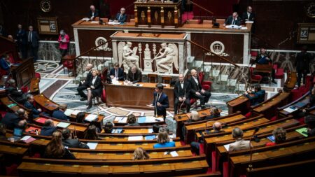 L'Assemblée nationale augmente les frais de mandat des députés de 300 euros par mois
          Cette dotation passe ainsi de 5 645 euros à 5 950 euros par mois.