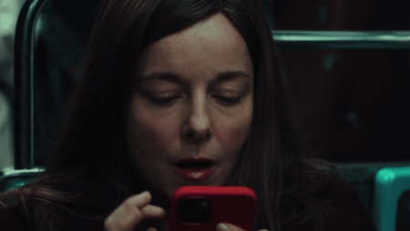 Cinéma : "Iris et les hommes", ode au désir au féminin
          Cette comédie sortie mercredi est portée par Laure Calamy qui, en pleine crise de la quarantaine, se lance sur les applications de rencontre.