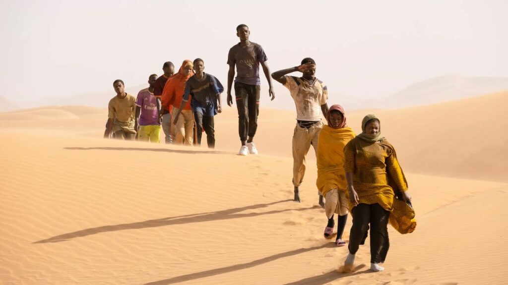 Cinéma. "Moi capitaine" de Matteo Garrone, l'auteur de "Gomorra" filme ces migrations héroïques qui finissent souvent si tragiquement
          Sorti cette semaine, "Moi capitaine" est visible depuis septembre en Italie, où il a obtenu le Lion d'argent à la Mostra de Venise, et où il est montré dans des écoles. "Une leçon pour nous", dit le réalisateur qui voit les jeunes se reconnaître dans ses personnages.