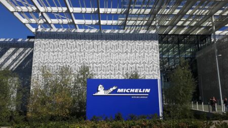 Michelin soupçonné par la Commission européenne d'appartenir à un cartel du pneu
          La Commission européenne a mené mardi des inspections inopinées chez plusieurs fabricants de pneus, dont Michelin, soupçonnés s'être coordonnés sur les prix de ventes de leurs produits.