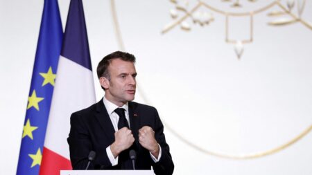 Conférence de presse d’Emmanuel Macron, mardi à 20h15 : l’Elysée annonce une relance après une année 2023 difficile Emmanuel Macron tiendra une conférence de presse mardi à 20h15, annonce l'Elysée
Après une année 2023 difficile, marquée par la réforme des retraites et l'adoption au forceps du projet de loi immigration, le chef de l'Etat tente de donner un nouveau souffle à son quinquennat.