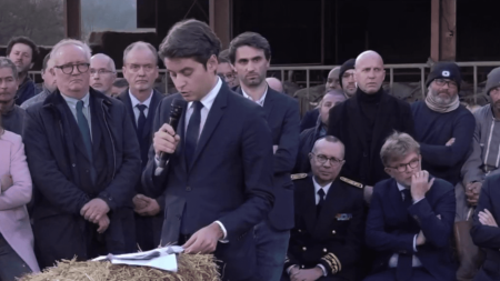 Crise Agricole: Gabriel Attal annonce plan de simplification en Haute-Garonne, annule augmentation taxe GNR Colère des agriculteurs : les annonces de Gabriel Attal
C’est dans une exploitation agricole de Haute-Garonne que Gabriel Attal s’est rendu pour tenter de calmer la crise agricole. Le Premier ministre a annoncé un plan de simplification et l’annulation de l’augmentation sur la taxe du GNR.