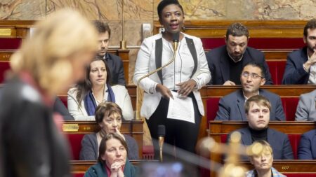 "Valeurs actuelles" condamné : "Un rappel à ceux qui instrumentalisent la liberté d'expression à des fins racistes", réagit Danièle Obono
          La députée LFI avait été dépeinte en esclave dans une publication de l'hebdomadaire en juin 2020 pour laquelle le directeur et un journaliste de "Valeurs actuelles" ont été définitement condamnés mercredi.