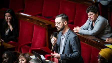 Accusé d'antisémitisme, le député LFI David Guiraud affirme que son "domicile privé a été ciblé par des actes malveillants graves"
          L'élu du Nord assure constater "une volonté de détruire ceux qui s'opposent au nettoyage ethnique des Palestiniens."
