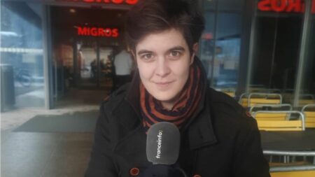 "Je serais fière de payer des impôts" : à Davos, des millionnaires veulent se faire taxer sur leur patrimoine
          D'après le rapport d'Oxfam sur les inégalités, "les cinq personnes les plus riches ont doublé leur fortune, pendant que cinq milliards de personnes ont perdu 20 milliards d'euros". Selon Marlene Engelhorn, héritière, il faut taxer les riches pour résoudre les crises, tout simplement "parce qu'ils peuvent payer".