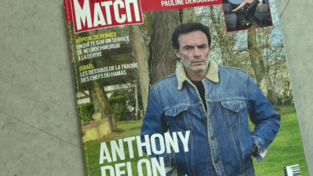 Affaire Delon : le clan de l'acteur se déchire après l'interview d'Anthony Delon dans "Paris Match"
          Alain Delon poursuit son fils pour diffamation après une interview dans "Paris Match" publiée jeudi 4 janvier où Anthony décrit son père affaibli et annonce déposer une main courante contre sa sœur Anouchka, qu'il accuse de manipulation. Anouchka a elle aussi annoncé une plainte en diffamation contre son frère.