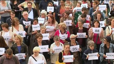 Féminicides : leur diminution en 2023 remise en cause par les associations
          Le gouvernement a annoncé mercredi 3 janvier que le nombre de féminicides a baissé de 20 % en 2023 par rapport à l’année précédente. Mais les associations estiment que ces chiffres sont erronés.