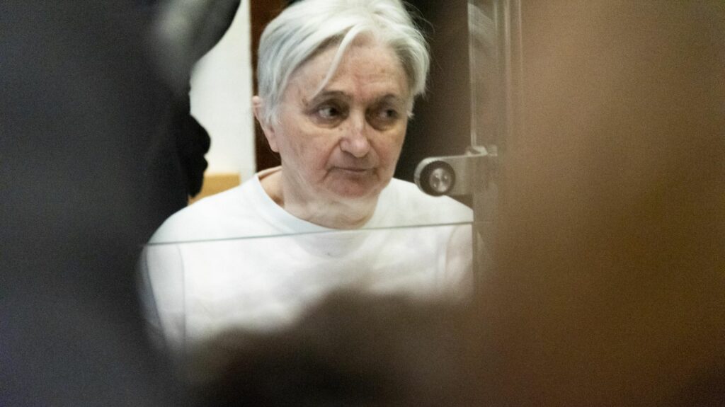 Audition de Monique Olivier dans l'affaire Cécile Vallin : l'avocate du père de la disparue "espère qu'elle reconnaisse Cécile"
          Monique Olivier, l'ancienne compagne de Michel Fourniret, doit être bientôt entendue par la justice sur l'affaire Cécile Vallin, disparue en 1997 en Savoie.