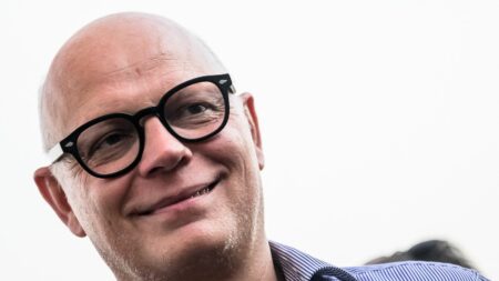 "Je me prépare à ce qui peut arriver après" : Édouard Philippe ne cache plus ses ambitions pour la présidentielle 2027
          Sans être officiellement candidat, le maire du Havre dit se préparer "de façon très sérieuse" à la prochaine élection présidentielle. Il se décrit comme "libre", tout en ménageant le nouveau gouvernement.