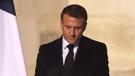 Hommage national à Jacques Delors aux Invalides : les mots solennels  d’Emmanuel Macron
          Emmanuel Macron a rendu ce vendredi 5 janvier un hommage à Jacques Delors. Il a salué l’homme qui a "réconcilié véritablement la France avec l’Europe et l’Europe avec son avenir."
