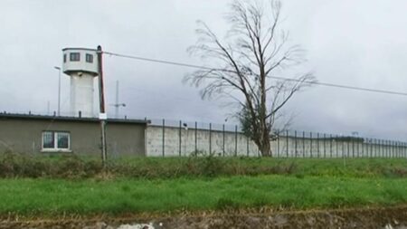 Affaire Jubillar : l'enquête relancée par un échange téléphonique entre un détenu et sa mère ?
          Une discussion d'un détenu avec sa mère à propos de l'affaire Jubillar, le 22 novembre dernier à la prison de Lannemezan (Hautes-Pyrénées), intéresse les enquêteurs. Le parquet général va demander la réouverture de l'instruction.