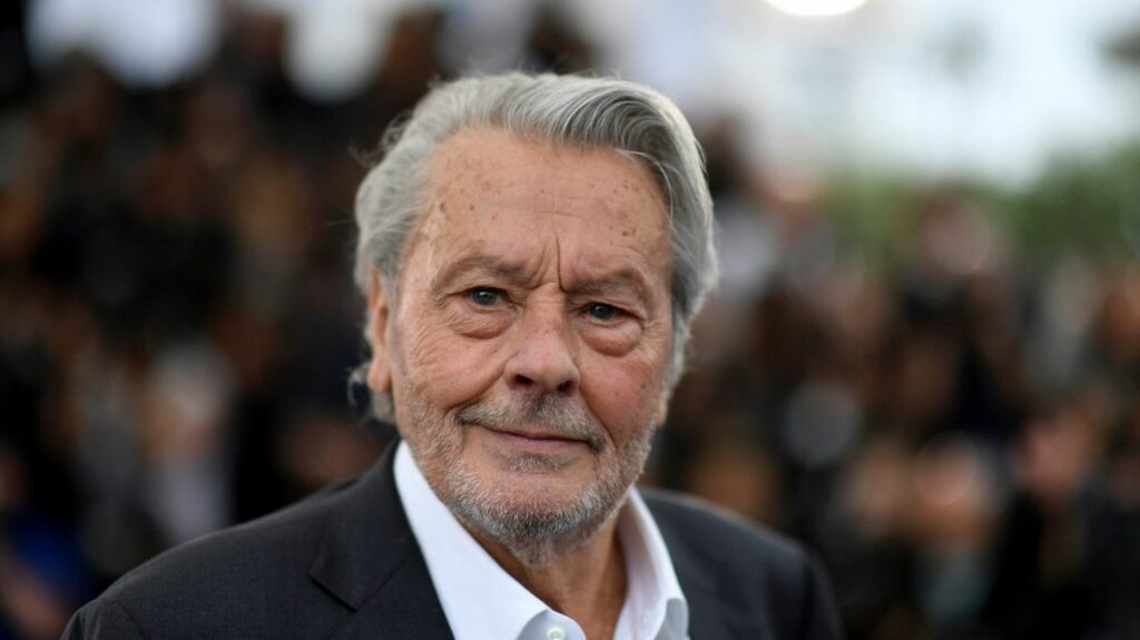 Une expertise médicale d'Alain Delon a été réalisée samedi à Douchy
          Depuis début janvier, les trois enfants de la star se mènent une guerre fratricide en jurant chacun défendre au mieux les intérêts de leur père.