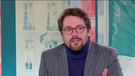 Gabriel Attal nommé Premier ministre : pour le député Nupes des Yvelines, Benjamin Lucas, le nouveau locataire de Matignon n'est "pas le porte-parole de notre génération"
          Le député écologiste (Nupes) des Yvelines, Benjamin Lucas et la député Renaissance, Céline Calvez, étaient invités du 19/20 info, mardi 9 janvier. Les deux élus débattent sur la nomination de Gabriel Attal à Matignon.