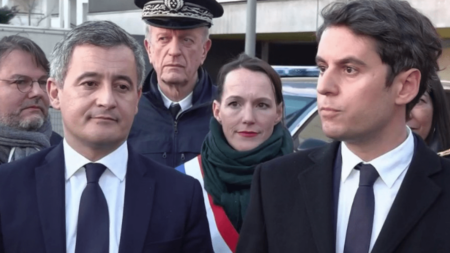 Gabriel Attal nommé Premier ministre : priorité à la sécurité ?
          Le nouveau Premier ministre a effectué, mercredi 10 janvier, un déplacement avec le ministre de l'Intérieur, Gérald Darmanin, au commissariat d'Ermont (Val-d'Oise). Gabriel Attal fait de l'ordre sa priorité. Un choix apprécié par une partie de l'échiquier politique, notamment à droite.
