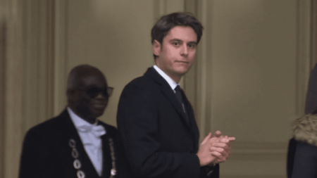 Gabriel Attal nommé Premier ministre : les premiers pas du nouveau locataire de Matignon
          Gabriel Attal, 34 ans, a été nommé Premier ministre, mardi 9 janvier. La passation de pouvoir à peine achevée, il s’est rendu dans le Pas-de-Calais pour un premier déplacement.