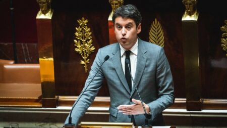 Gouvernement de Gabriel Attal : le Premier ministre envisage de prononcer son discours de politique générale le 30 janvier
          Le chef du gouvernement a annoncé, mardi, devant les députés, avoir "proposé" à la présidente de l'Assemblée nationale d'exposer ses grandes orientations à la fin du mois, soit trois semaines après sa nomination.