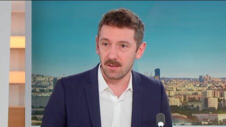 Gabriel Attal nommé Premier ministre : "Une des personnalités du gouvernement phare dans l'opinion", selon le directeur d'études chez Ipsos
          Mathieu Gallard, le directeur d'études chez Ipsos, invité du 12/13 info, jeudi 11 janvier, analyse ce qui fait la popularité de Gabriel Attal dans l'opinion.