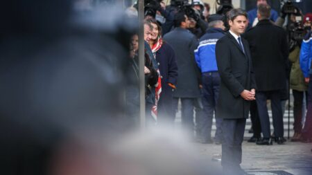 Elections européennes : l'arrivée de Gabriel Attal à Matignon contrarie les plans des communistes
          La tête de liste du PCF, Léon Deffontaines, voulait installer un duel contre le patron du RN, Jordan Bardella. C'était sans compter la présence d'un troisième trentenaire : le nouveau Premier ministre.