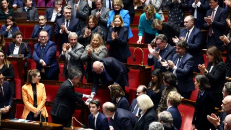 Discours de politique générale : Gabriel Attal annonce plusieurs mesures pour "débureaucratiser la France"
          Parmi elles, l'ouverture du dépôt de plainte en ligne sur tout le territoire, ou la simplification de certaines procédures industrielles.