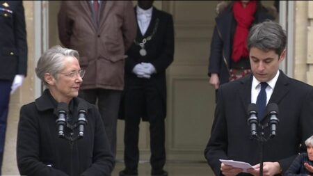 Gabriel Attal nommé Premier ministre : retour sur la passation de pouvoir avec Élisabeth Borne
          Elisabeth Borne a quitté Matignon, mardi 9 janvier. Gabriel Attal, ancien ministre de l'Éducation, lui succède en tant que Premier ministre.