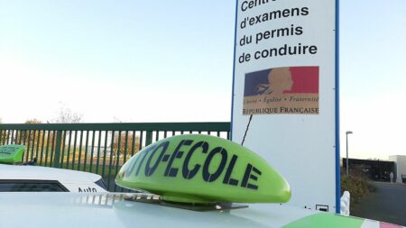 Reportage



  

  
  

      

  

  
    Conduite à 17 ans : "Ceux qui pondent ce genre de lois ne sont pas sur le terrain", dénoncent des gérants d'auto-écoles
          Alors que la conduite dès 17 ans est possible à partir de 2024, des responsables d'auto-écoles, déjà en manque de moyens, appréhendent la réforme.