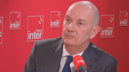 Européennes : l'industrie, une "arme anti-Rassemblement national", pour le ministre délégué chargé du dossier
          À moins de six mois des élections européennes, le RN est donné en tête des intentions de vote selon plusieurs sondages. Face à cela, Roland Lescure estime jeudi sur France Inter que l'industrie "est une des armes importantes qu'on va devoir amplifier, accélérer cette année".