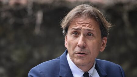 Le député socialiste Jérôme Guedj cible d'insultes antisémites dans deux courriers qu'il rend publics
          Le député socialiste a publié sur ses réseaux sociaux le contenu de deux courriers anonymes et dans lesquels il fait l'objet d'insultes antisémites.